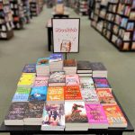 En libraire, ici chez Barnes & Noble, « vu sur BookTok » est devenu un argument de vente (photo Barnes & Noble Waterworks).
