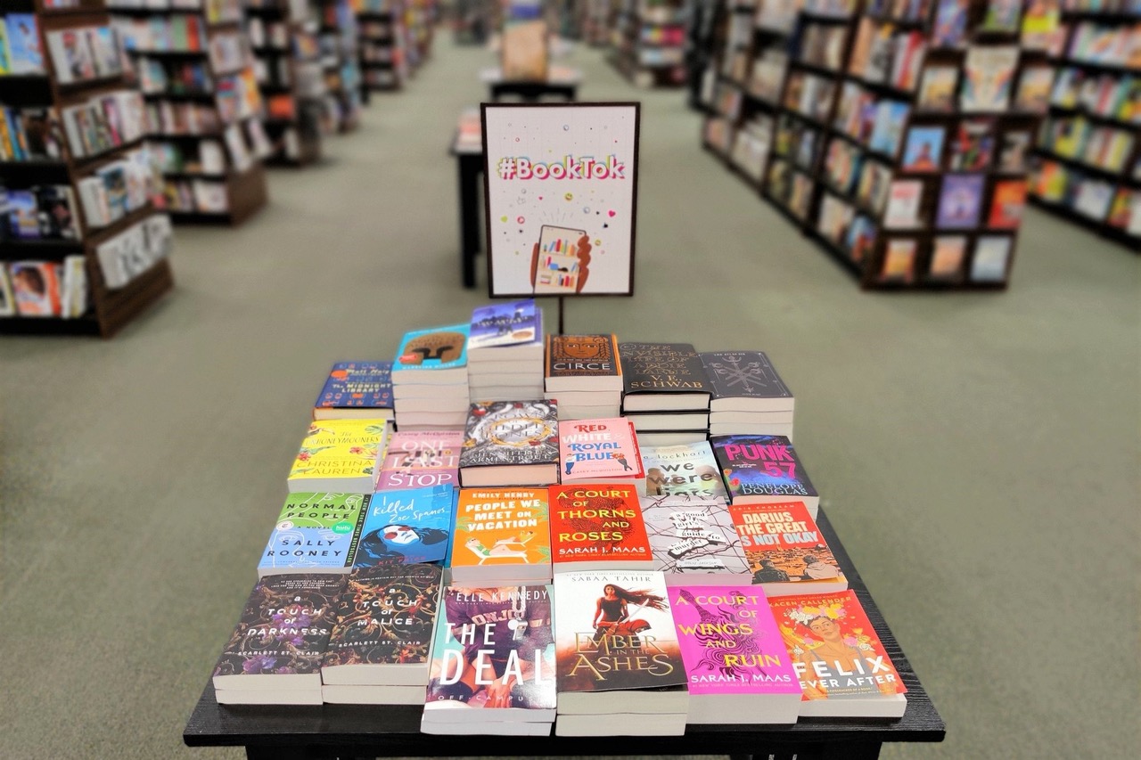 En libraire, ici chez Barnes & Noble, « vu sur BookTok » est devenu un argument de vente (photo Barnes & Noble Waterworks).